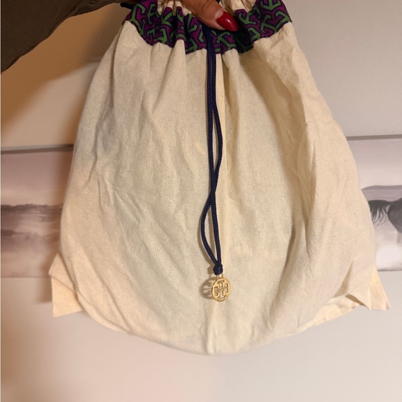 Tory Burch Beige and Gray Shoulder Bag - Picture 2 of 8